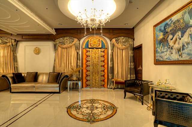 Motison Bungalow Ornate Doors